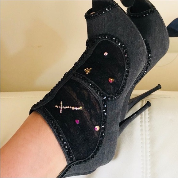 Elizabeth & James. - Picture 2 of 5